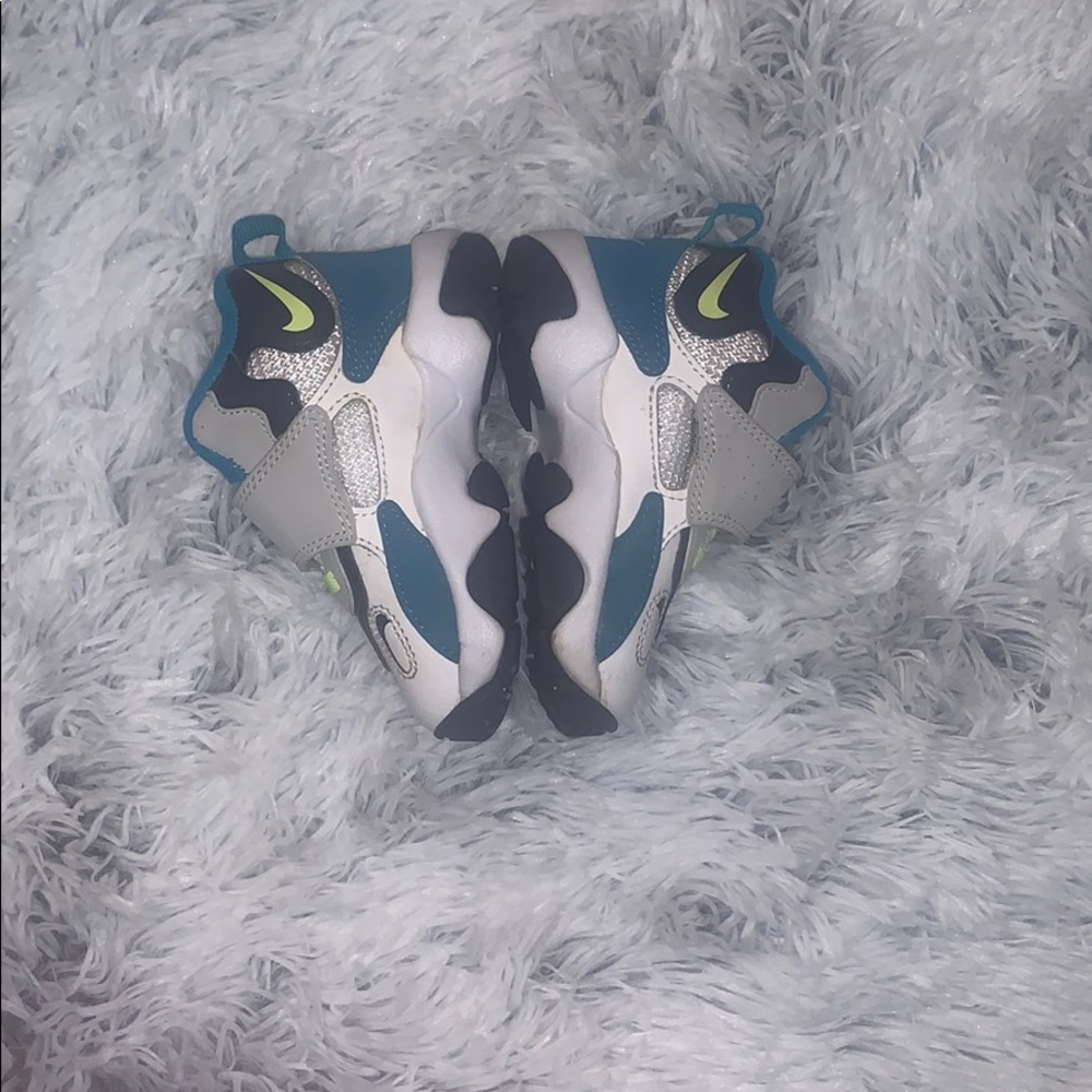 Nike - Picture 3 of 4